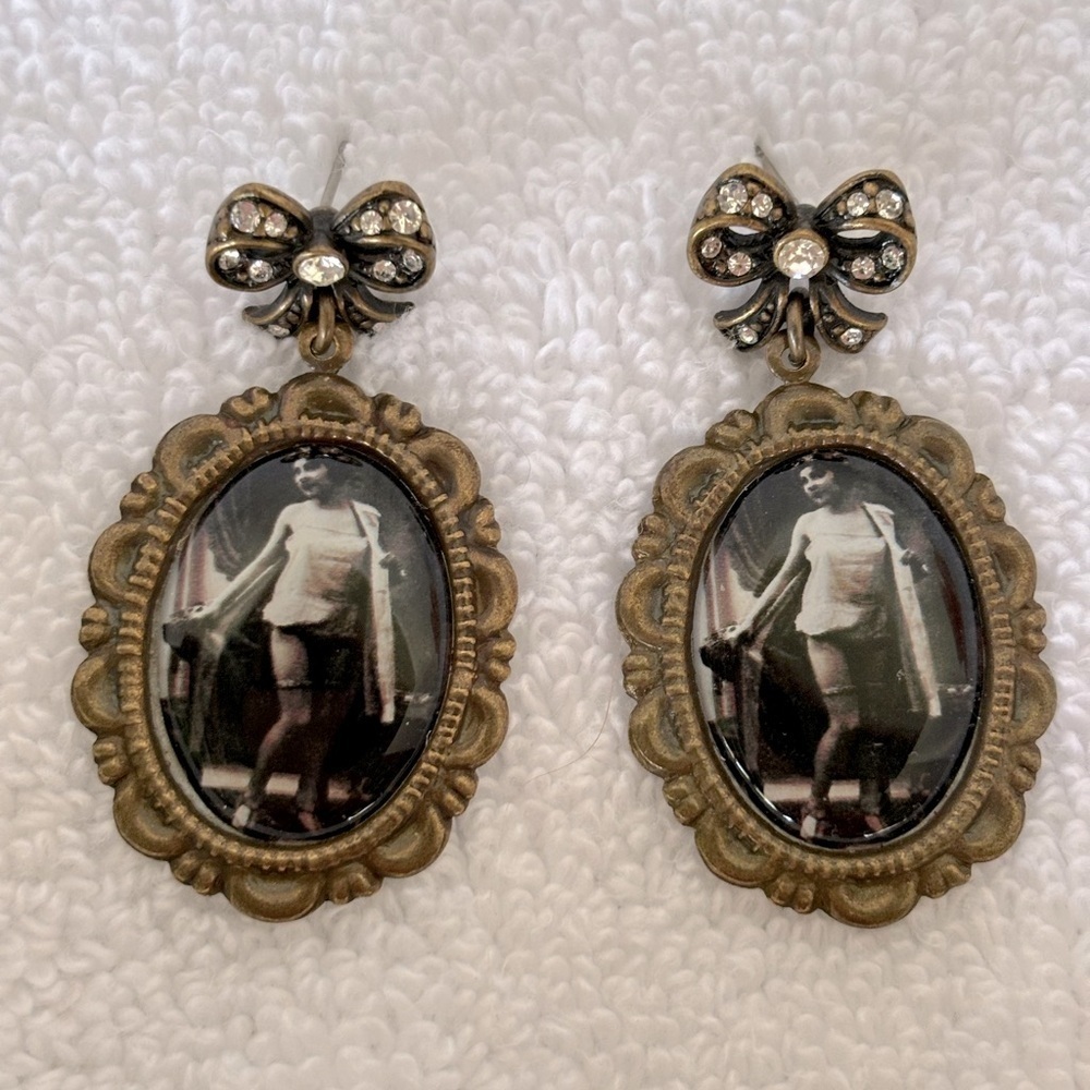 Photo portrait burlesque dancer earrings